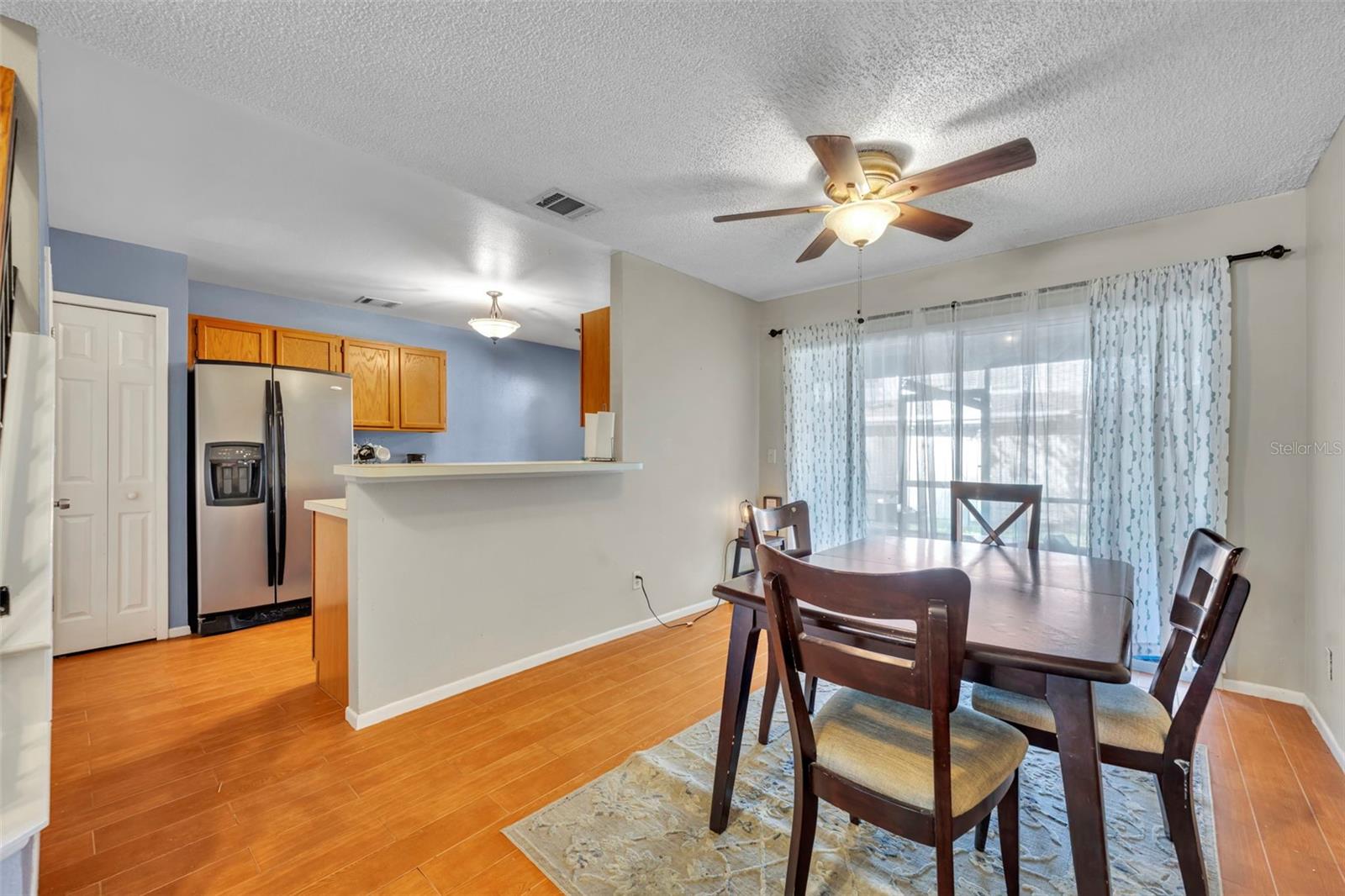 Dining room/kitchen combo for family fun and food - 2810 CORNERSTONE CT, APOPKA