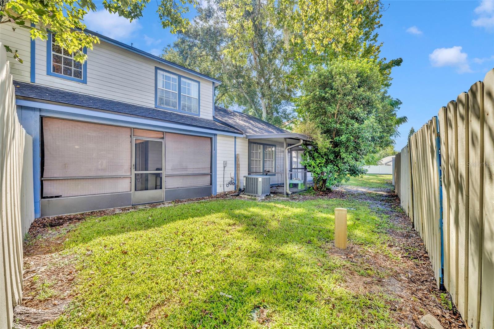 Room for a pooch and a playset - 2810 CORNERSTONE CT, APOPKA