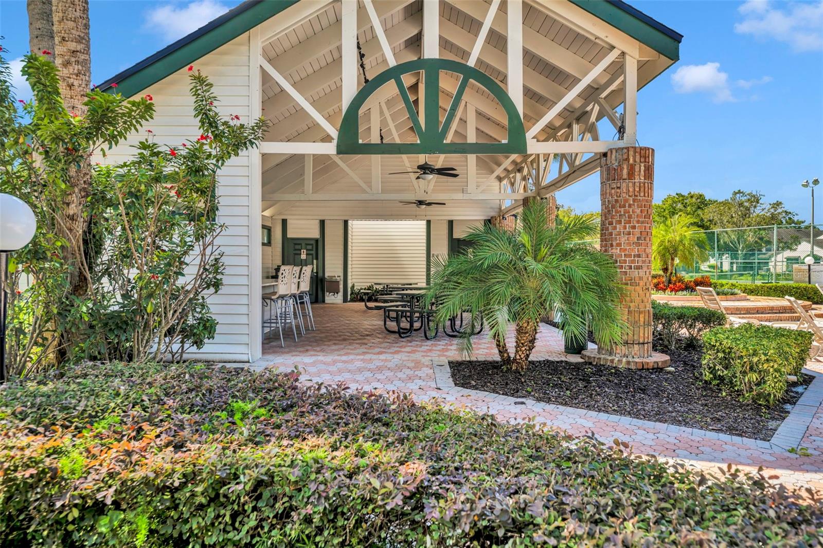 Nestled between the pool and the courts is a great community center to cool off and have a snack. - 2810 CORNERSTONE CT, APOPKA