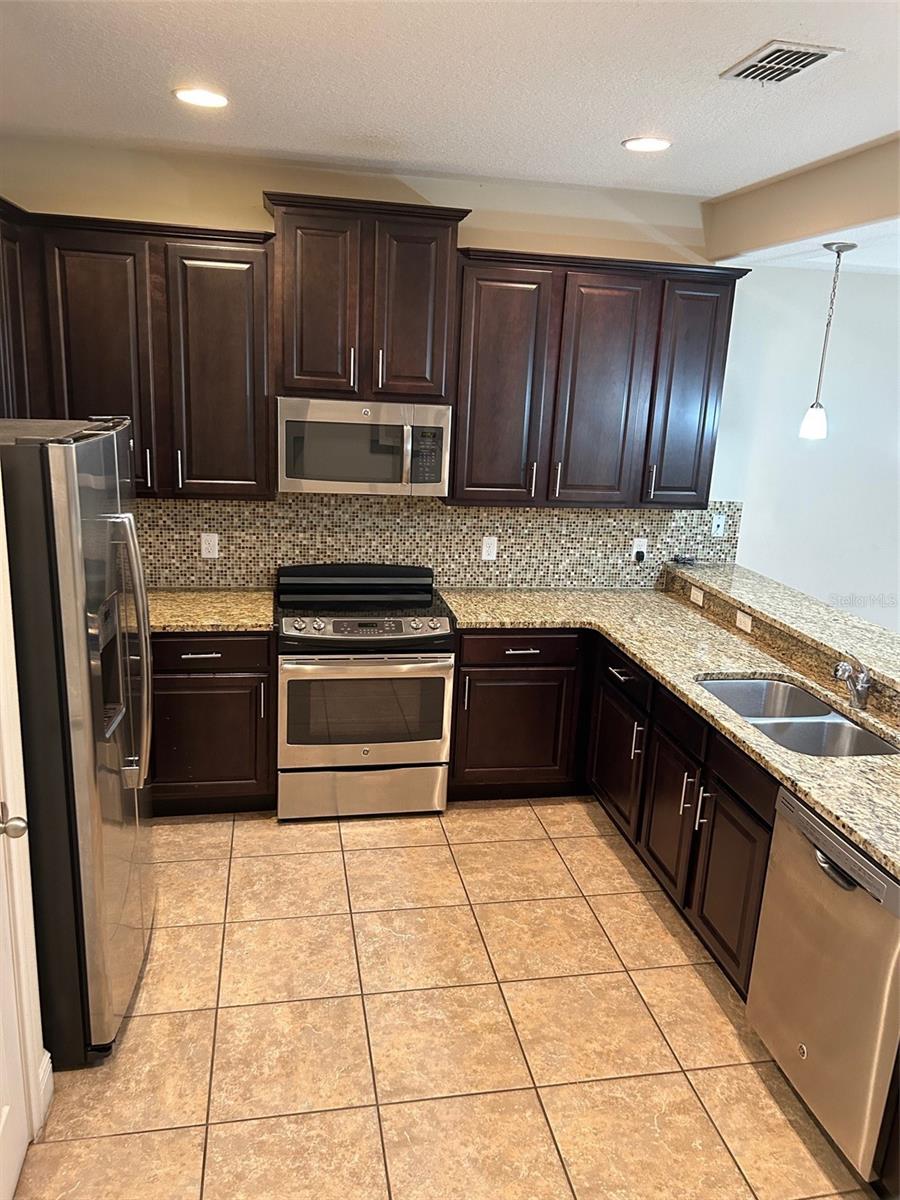Townhouse at 8135 ROSEVILLE BLVD, DAVENPORT, photo 9 of 56