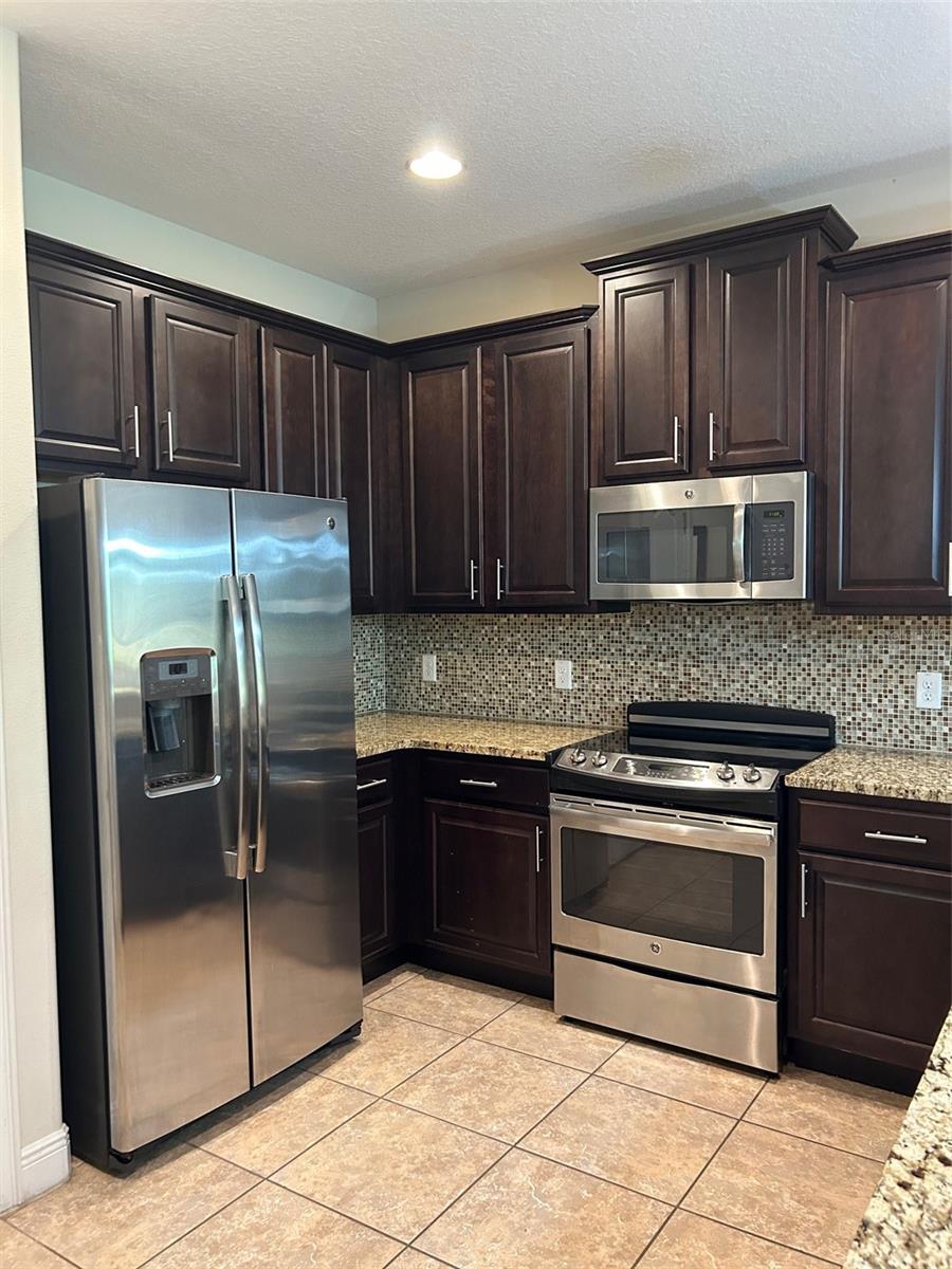 Townhouse at 8135 ROSEVILLE BLVD, DAVENPORT, photo 10 of 56