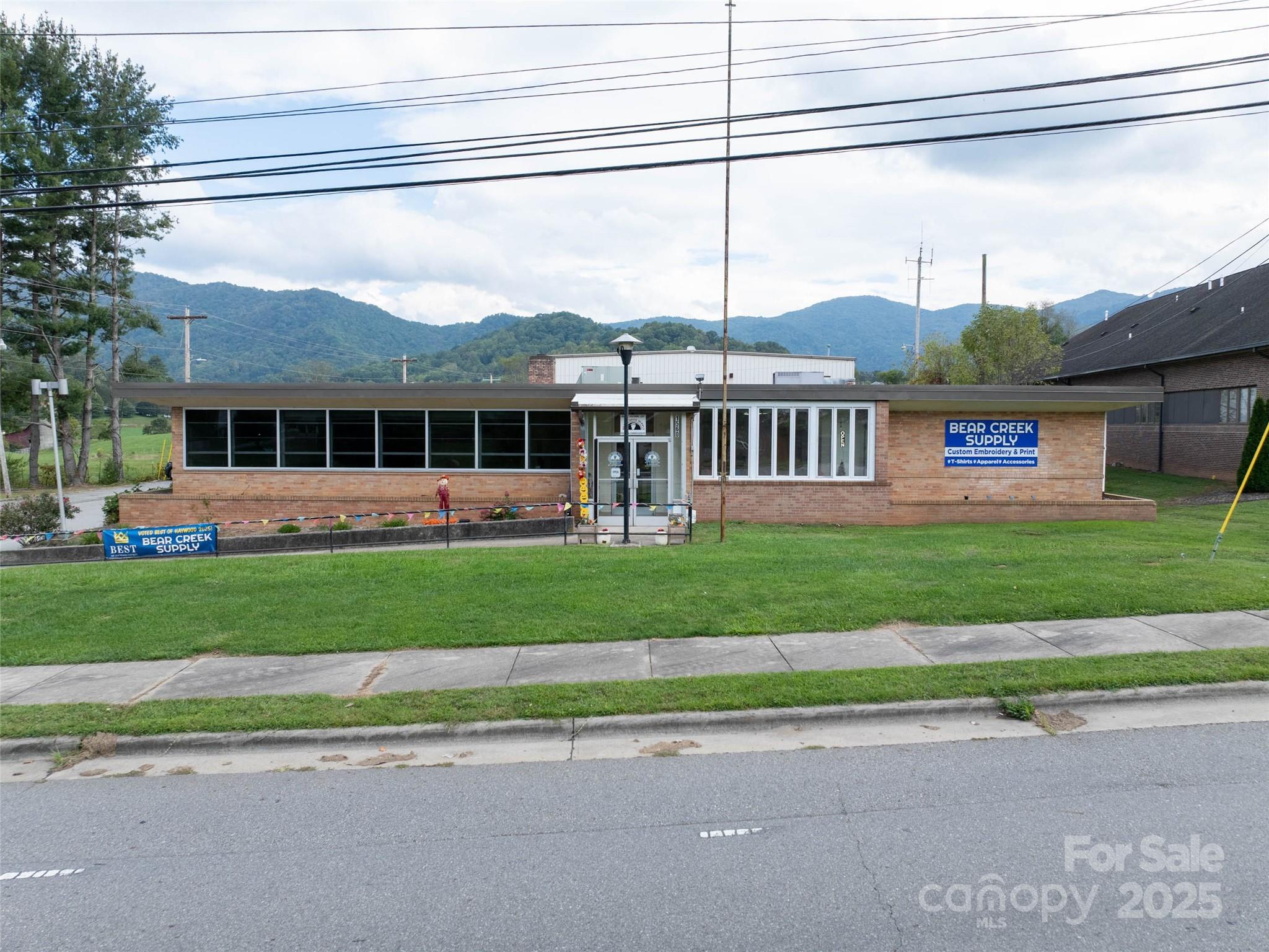 Free Standing Store at 30 New Treads Drive, Waynesville, photo 2 of 31