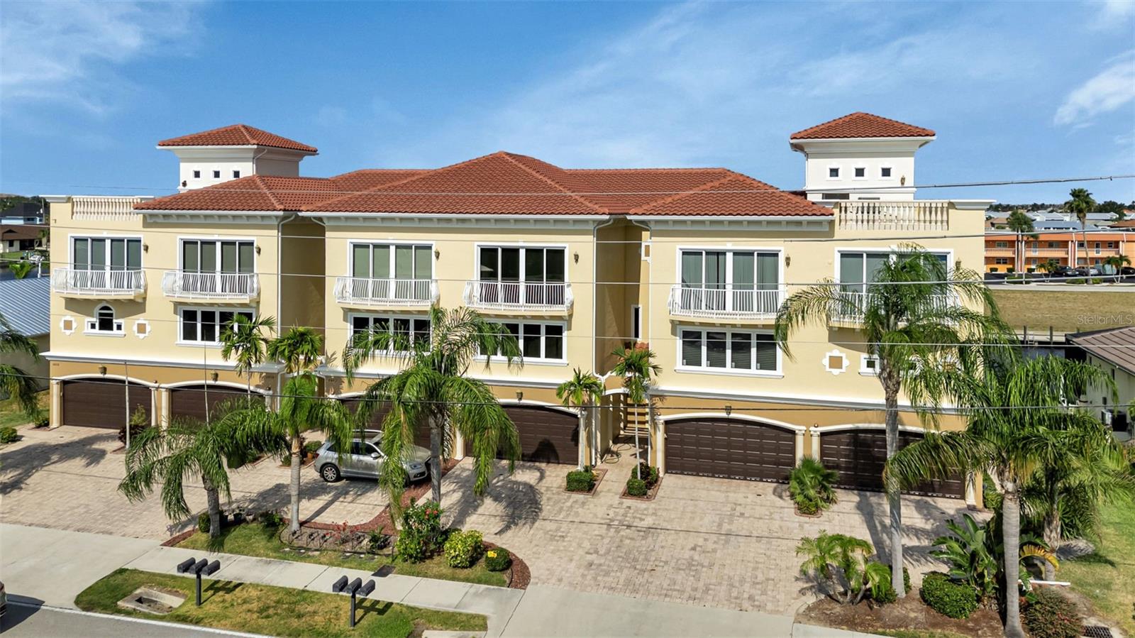 2522 MAGDALINA DR