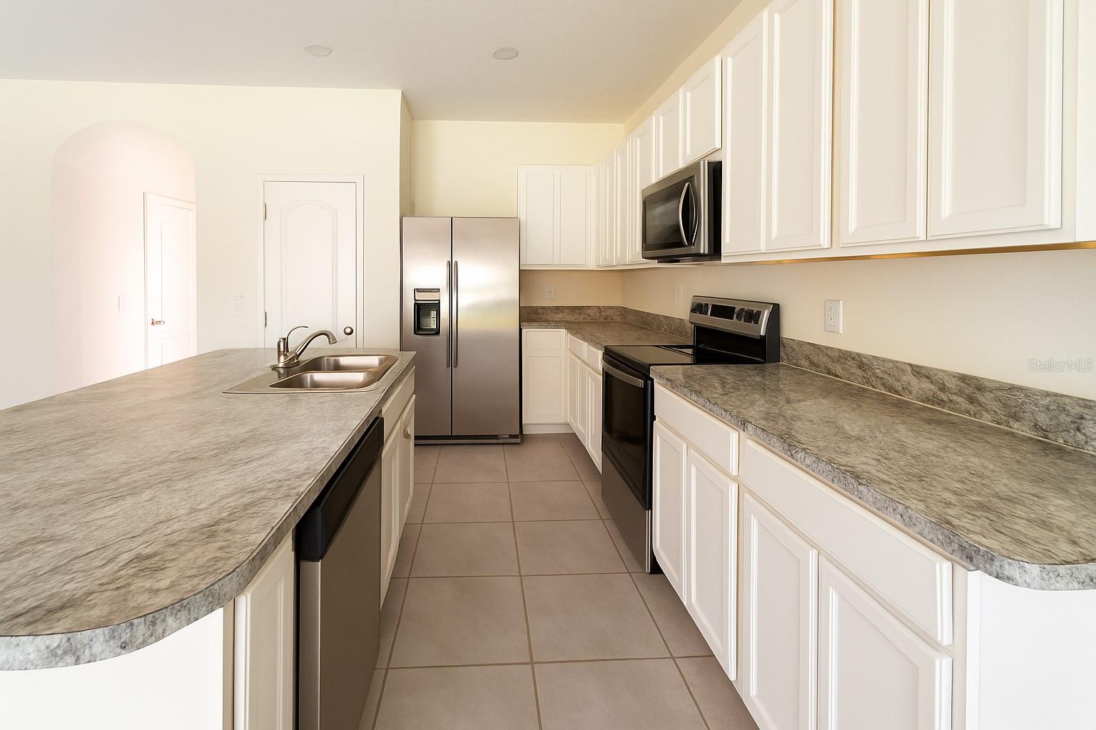 Townhouse at 1288 YELLOW FINCH DR, DAVENPORT, photo 5 of 10