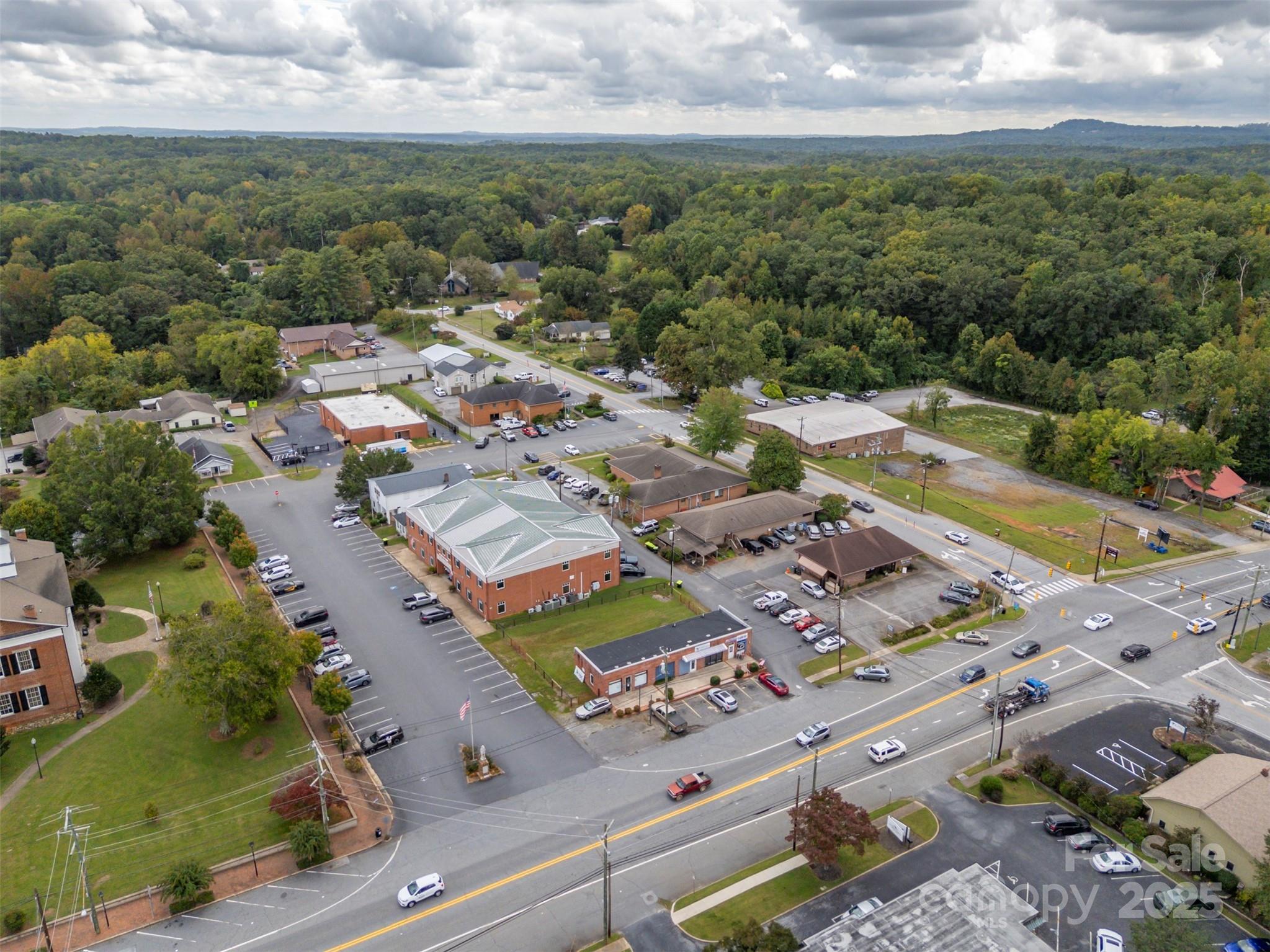 Retail Center at 40 E Mills Street, Columbus, photo 8 of 10