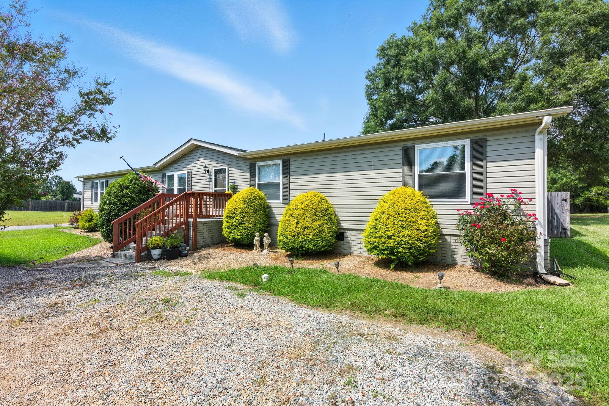 Beautiful Home on Corner Lot - 1001 Olde Creek Trail, Concord