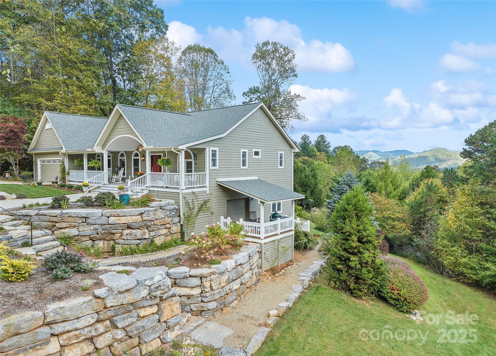 Single Family Residence at 966 Coyote Hollow Road, Waynesville