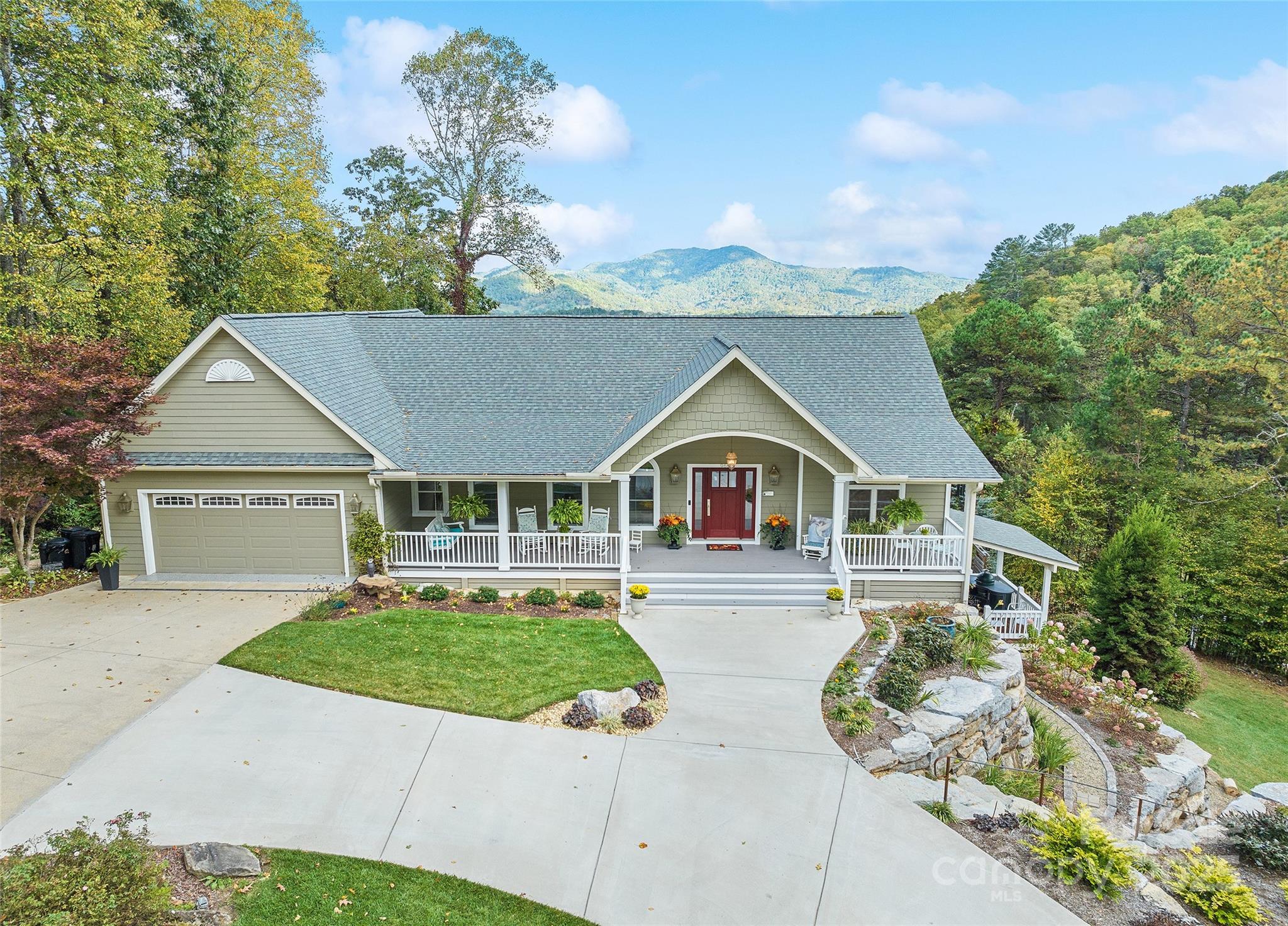 Single Family Residence at 966 Coyote Hollow Road, Waynesville, photo 2 of 29