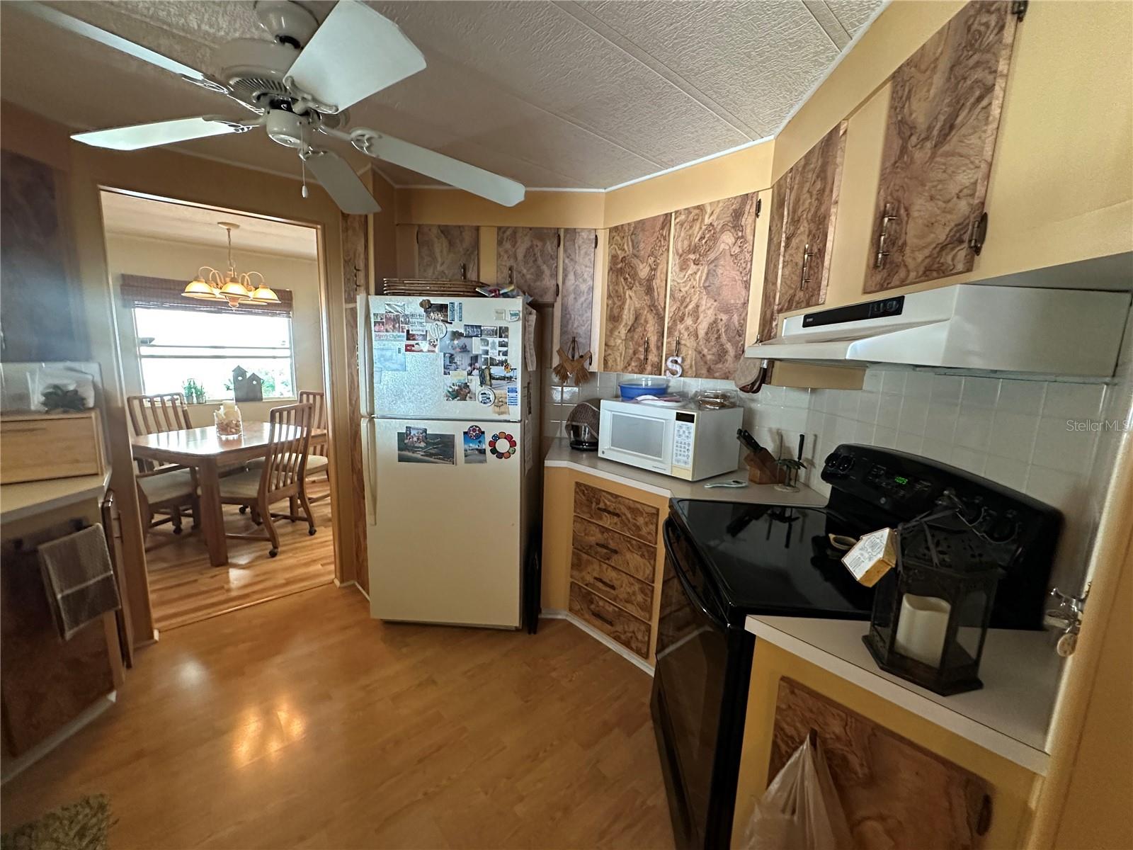 Manufactured Home at 5800 FORSYTHIA RD, VENICE, photo 3 of 27