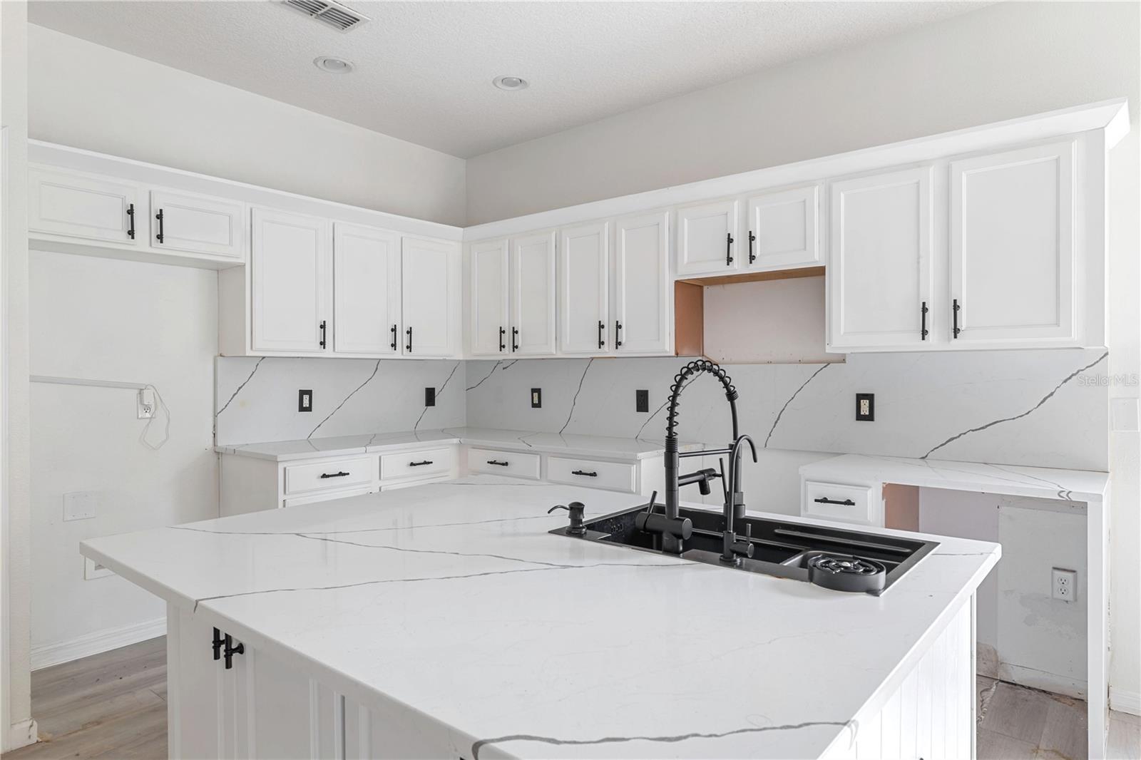 Single Family Residence at 410 LAS FUENTES DR, KISSIMMEE, photo 3 of 15