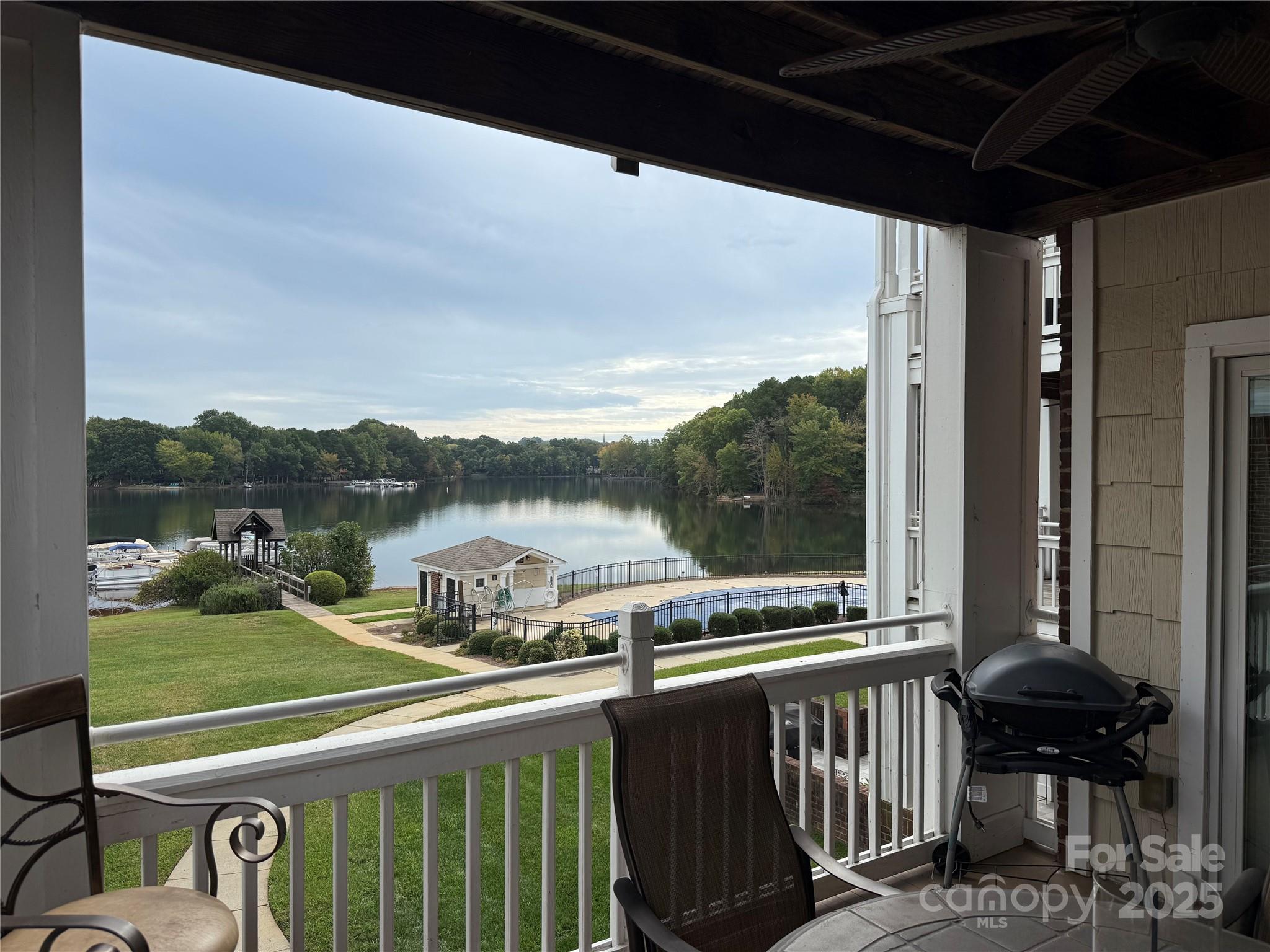 Million dollar views and a short walk to boat dock and pool! - 930 Jetton Street, Davidson