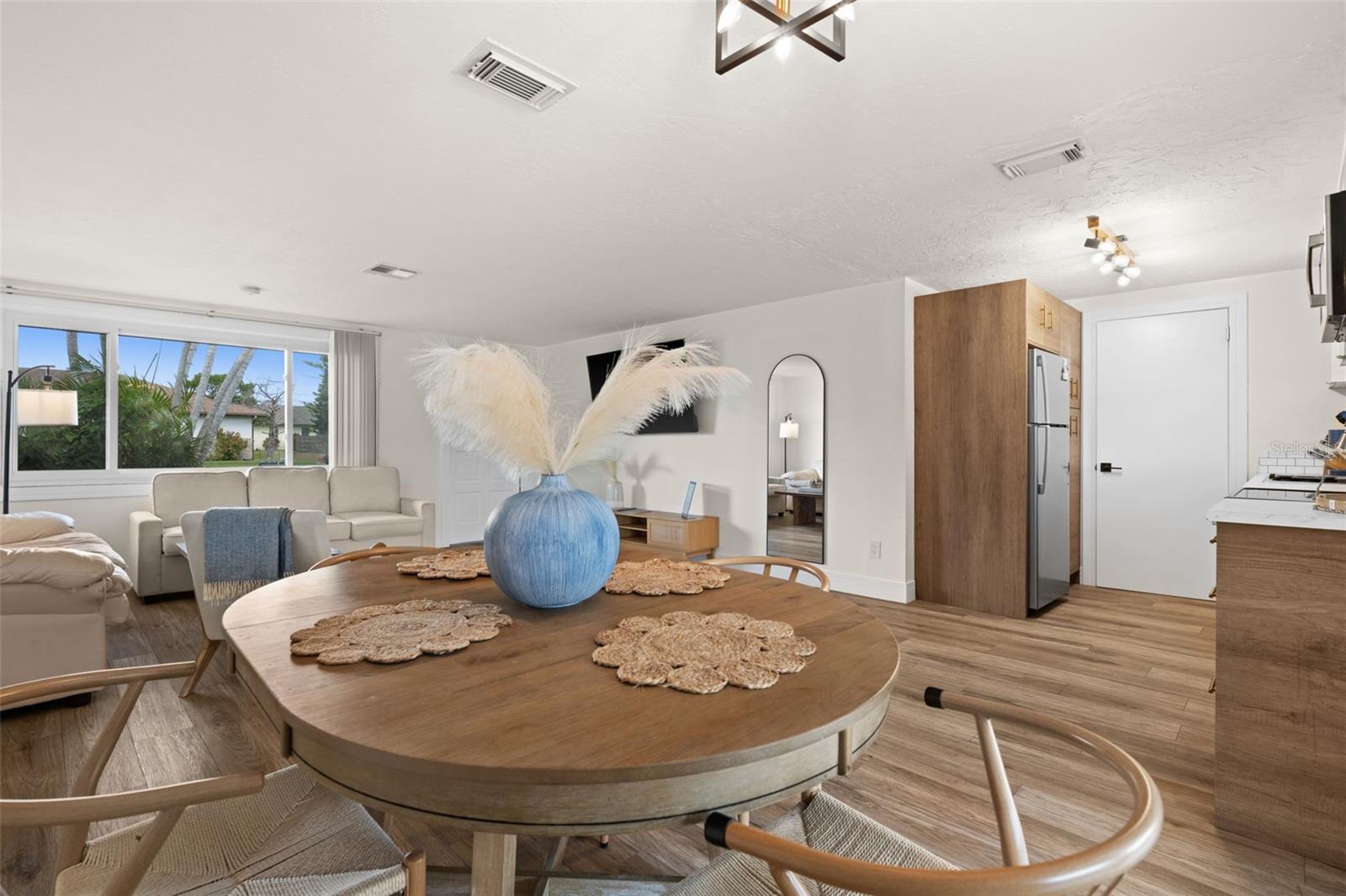 Single Family Residence at 219 CORAL RD, VENICE, photo 5 of 24
