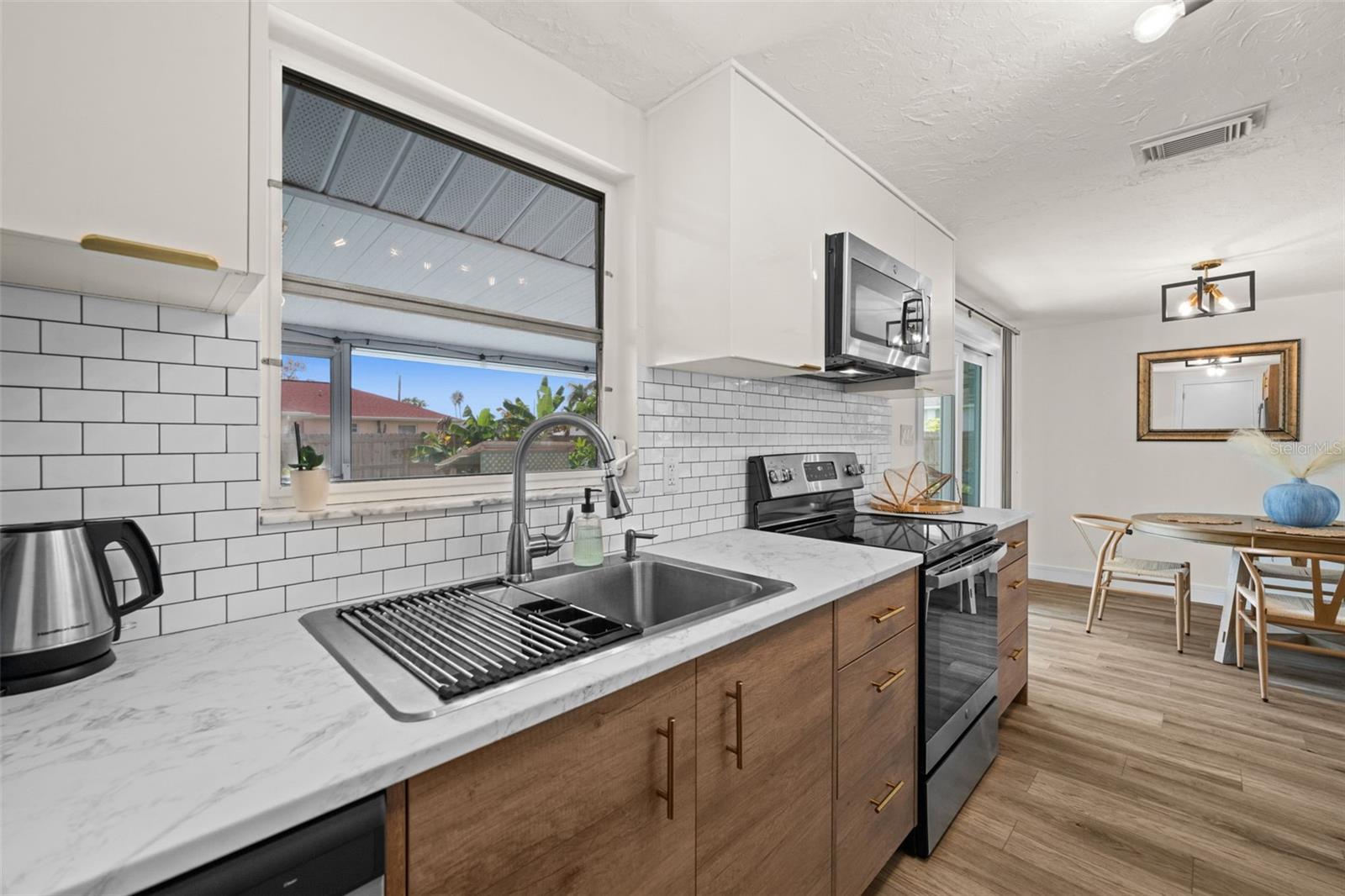Single Family Residence at 219 CORAL RD, VENICE, photo 10 of 24