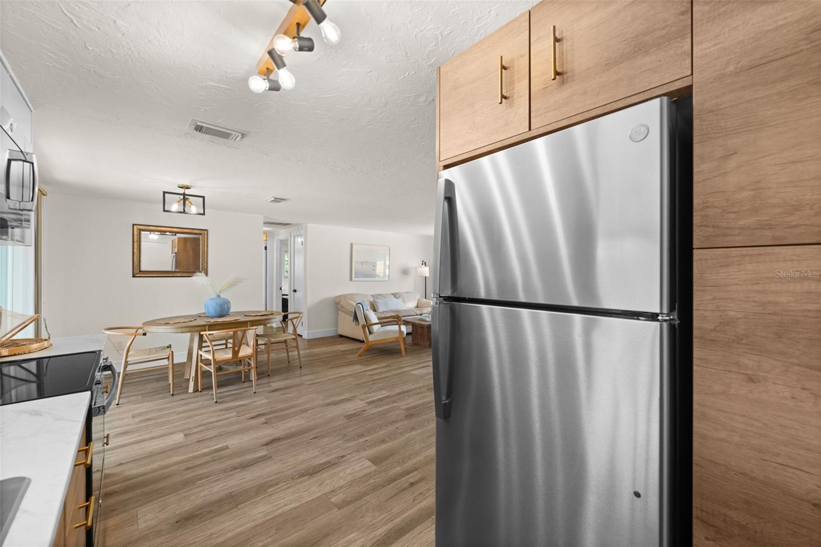 Single Family Residence at 219 CORAL RD, VENICE, photo 12 of 24