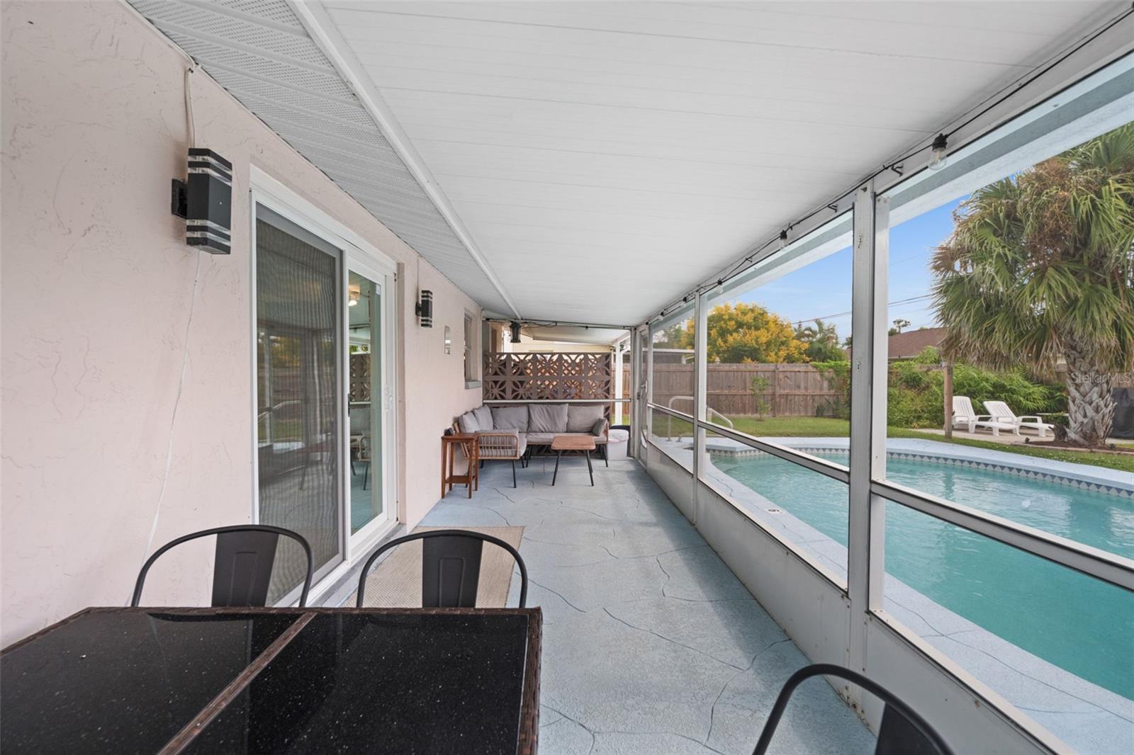 Single Family Residence at 219 CORAL RD, VENICE, photo 18 of 24