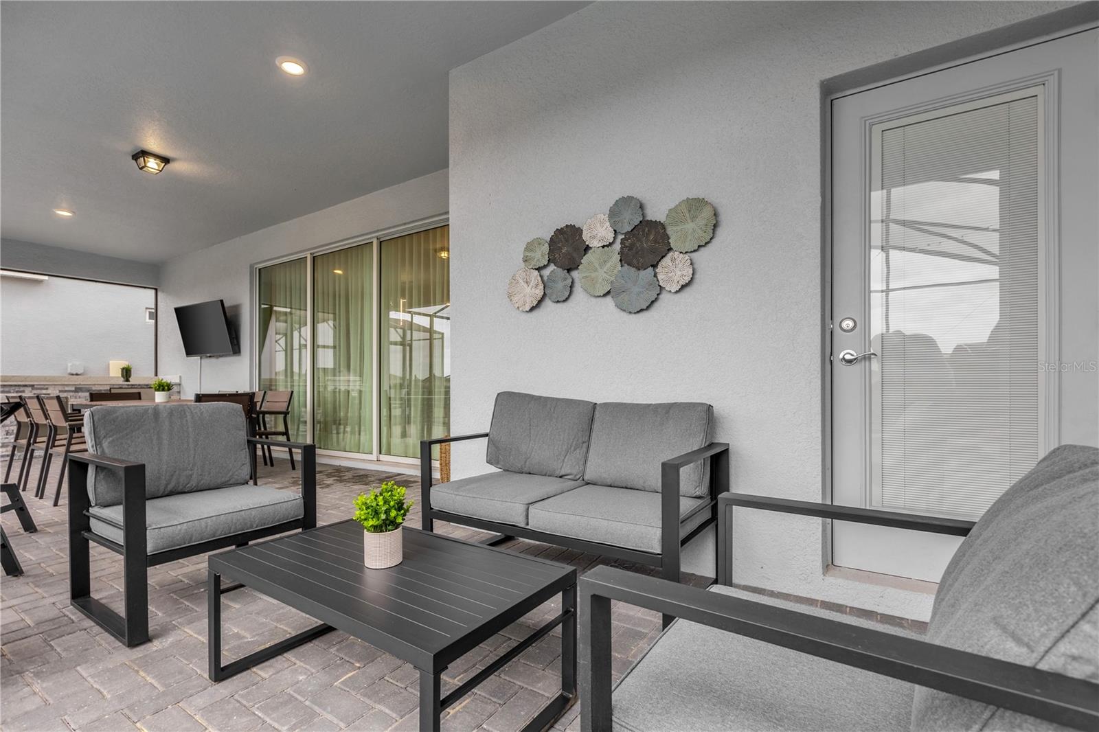 Outdoor - Covered patio with dining table, summer kitchen and conversation set - 3048 MAHALO DR, DAVENPORT
