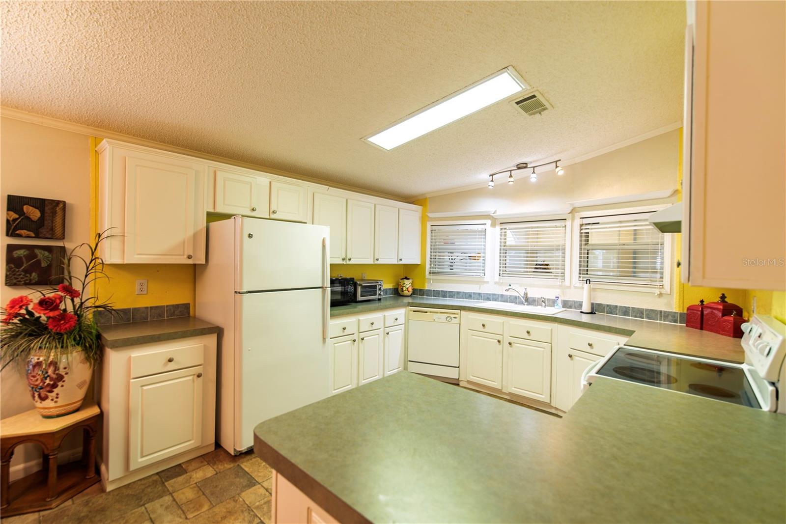 Kitchen - 29 AMSTERDAM AVE, PUNTA GORDA