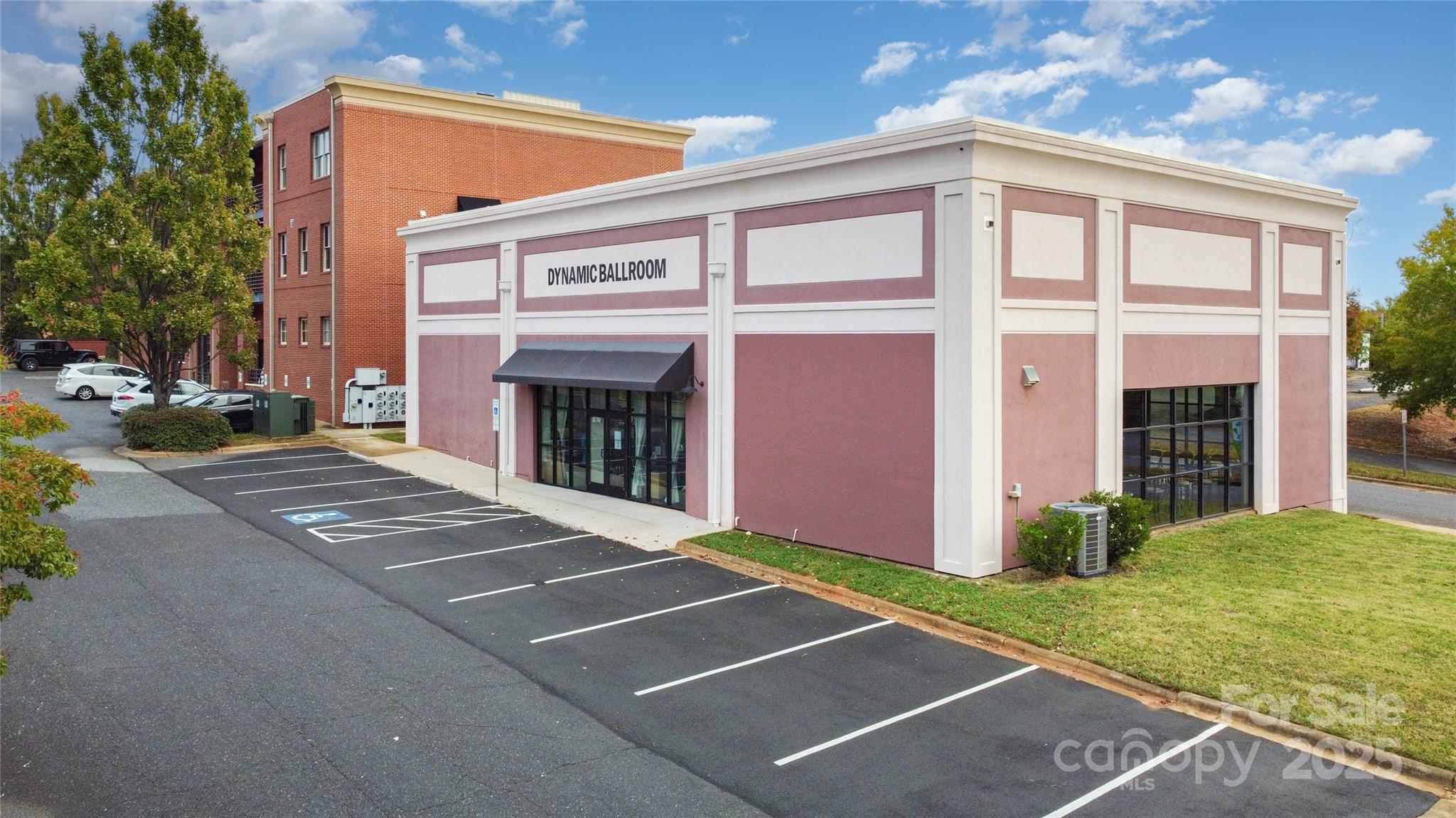 Free Standing Store at 19625 Bethel Church Road, Cornelius, photo 2 of 12