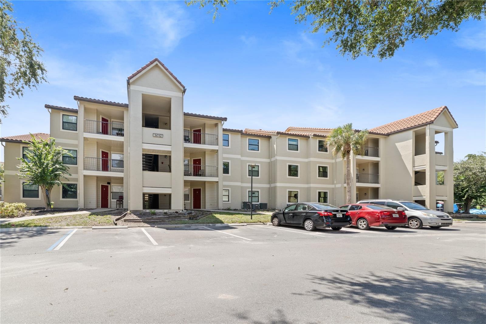 3032 PARKWAY BLVD #208