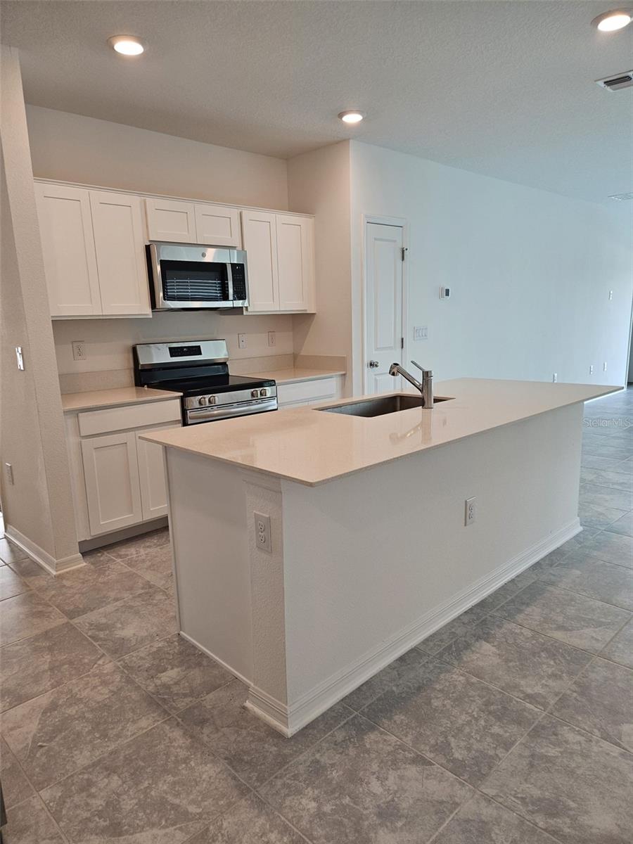 Single Family Residence at 757 REGGIE RD, WINTER HAVEN, photo 6 of 18