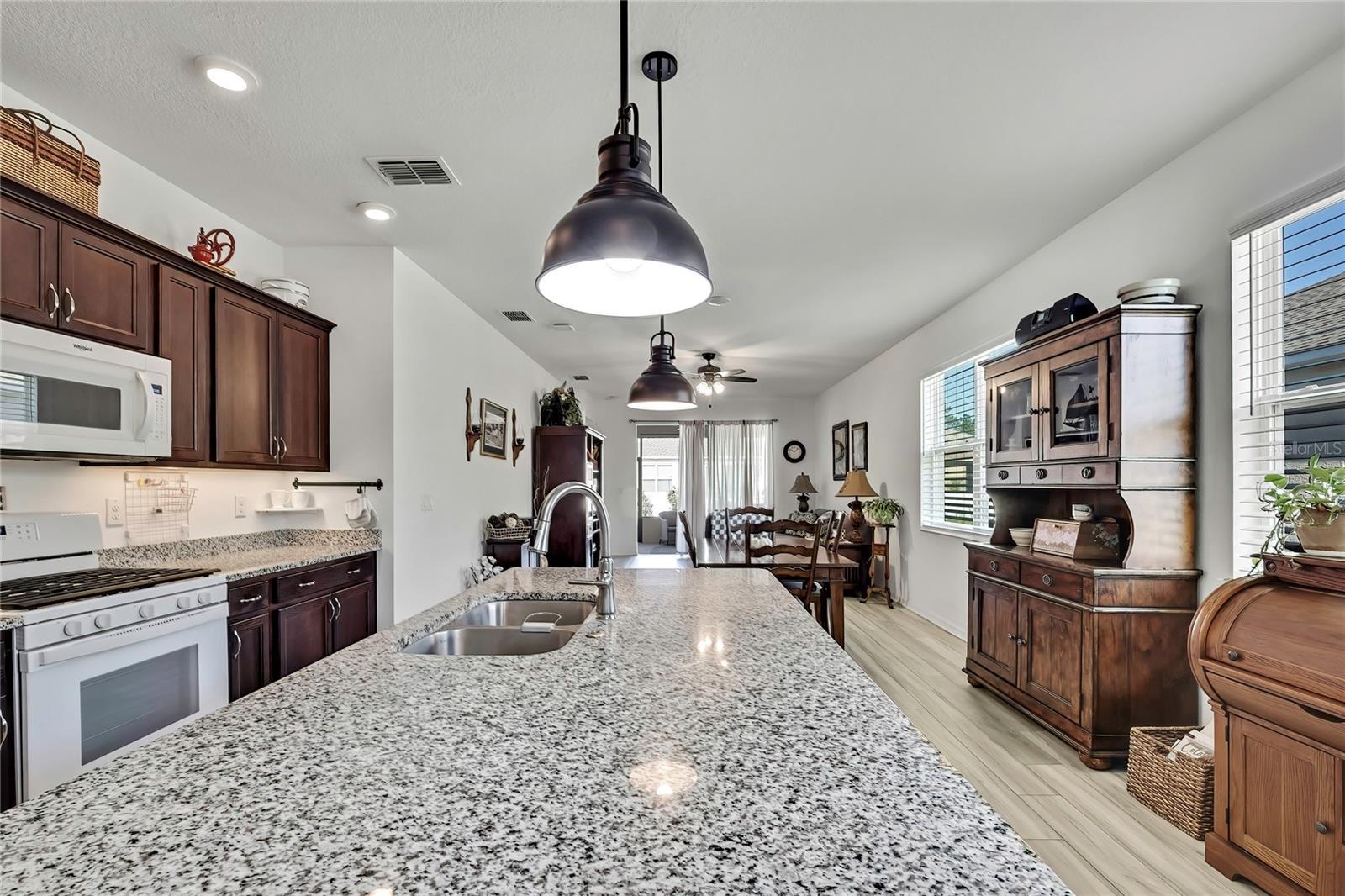 nice countertops view - 9764 SW 100TH AVENUE RD, OCALA