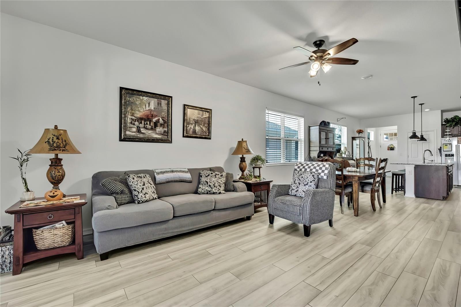 reverse view of living room - 9764 SW 100TH AVENUE RD, OCALA