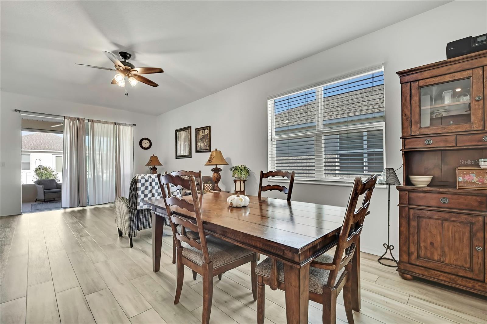 kitechnview of dining area - 9764 SW 100TH AVENUE RD, OCALA