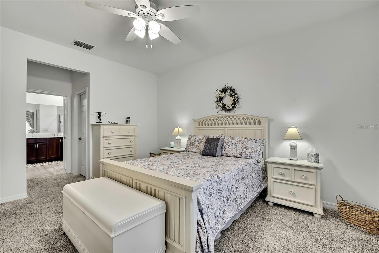 roomy master suite - 9764 SW 100TH AVENUE RD, OCALA