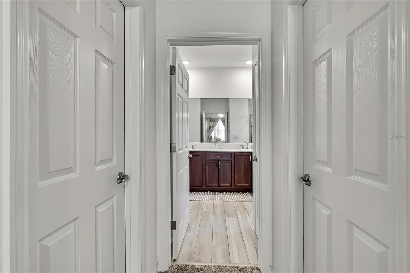 hall entrance to the master bath - 9764 SW 100TH AVENUE RD, OCALA