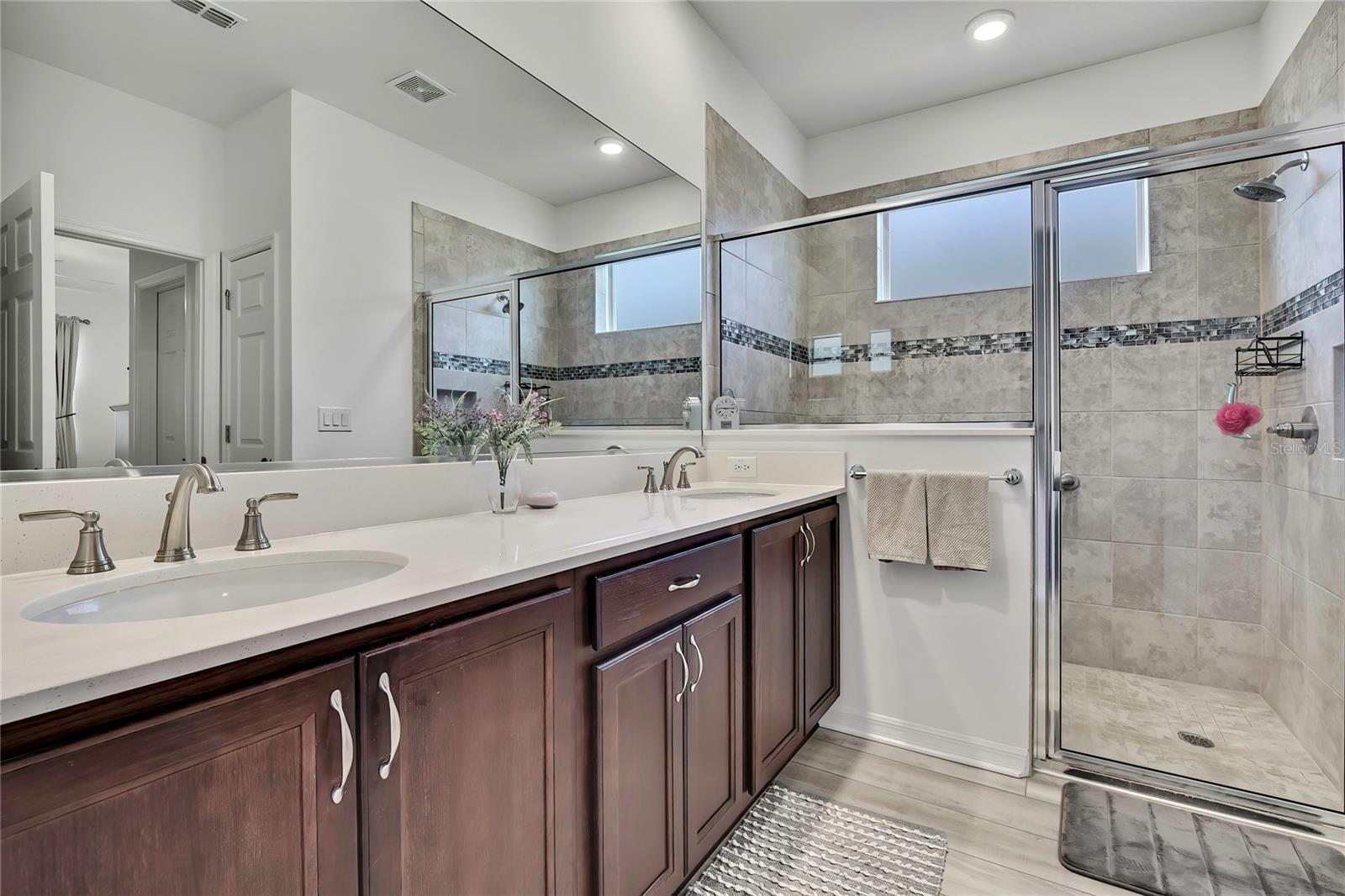 his and her space, walk in shower - 9764 SW 100TH AVENUE RD, OCALA