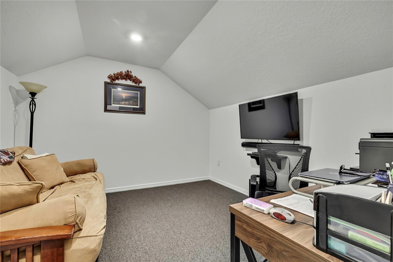 plenty of room in the Den/loft - 9764 SW 100TH AVENUE RD, OCALA
