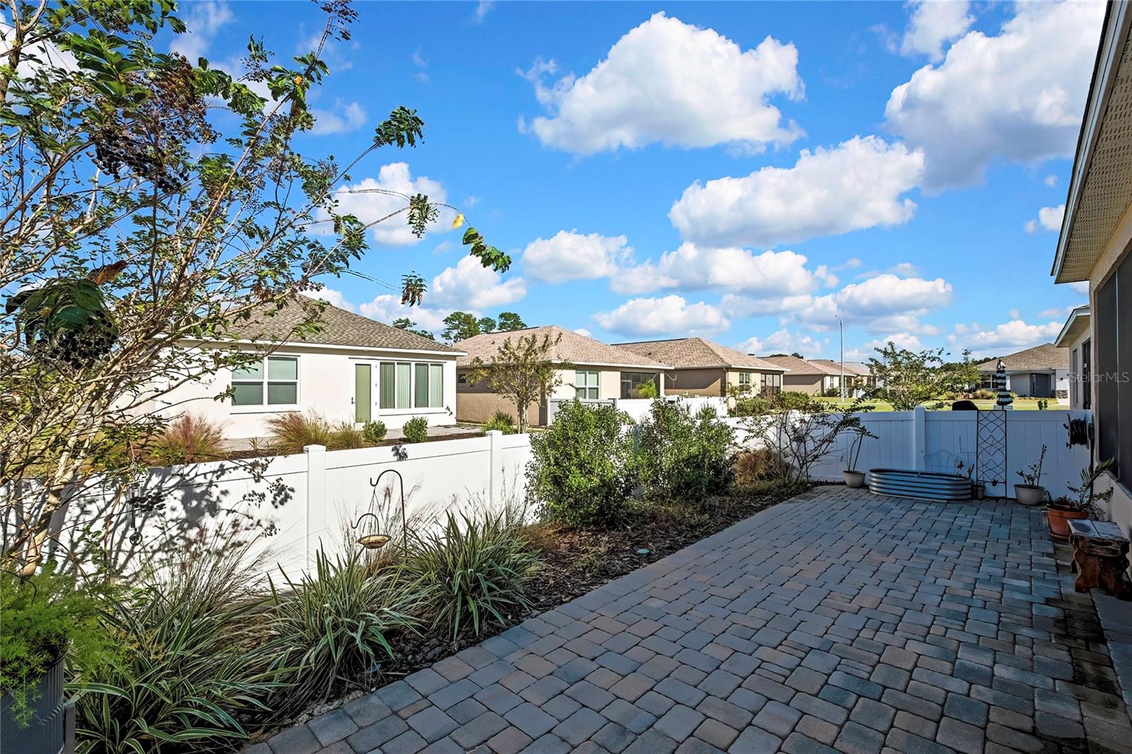 landscapped back yard - 9764 SW 100TH AVENUE RD, OCALA