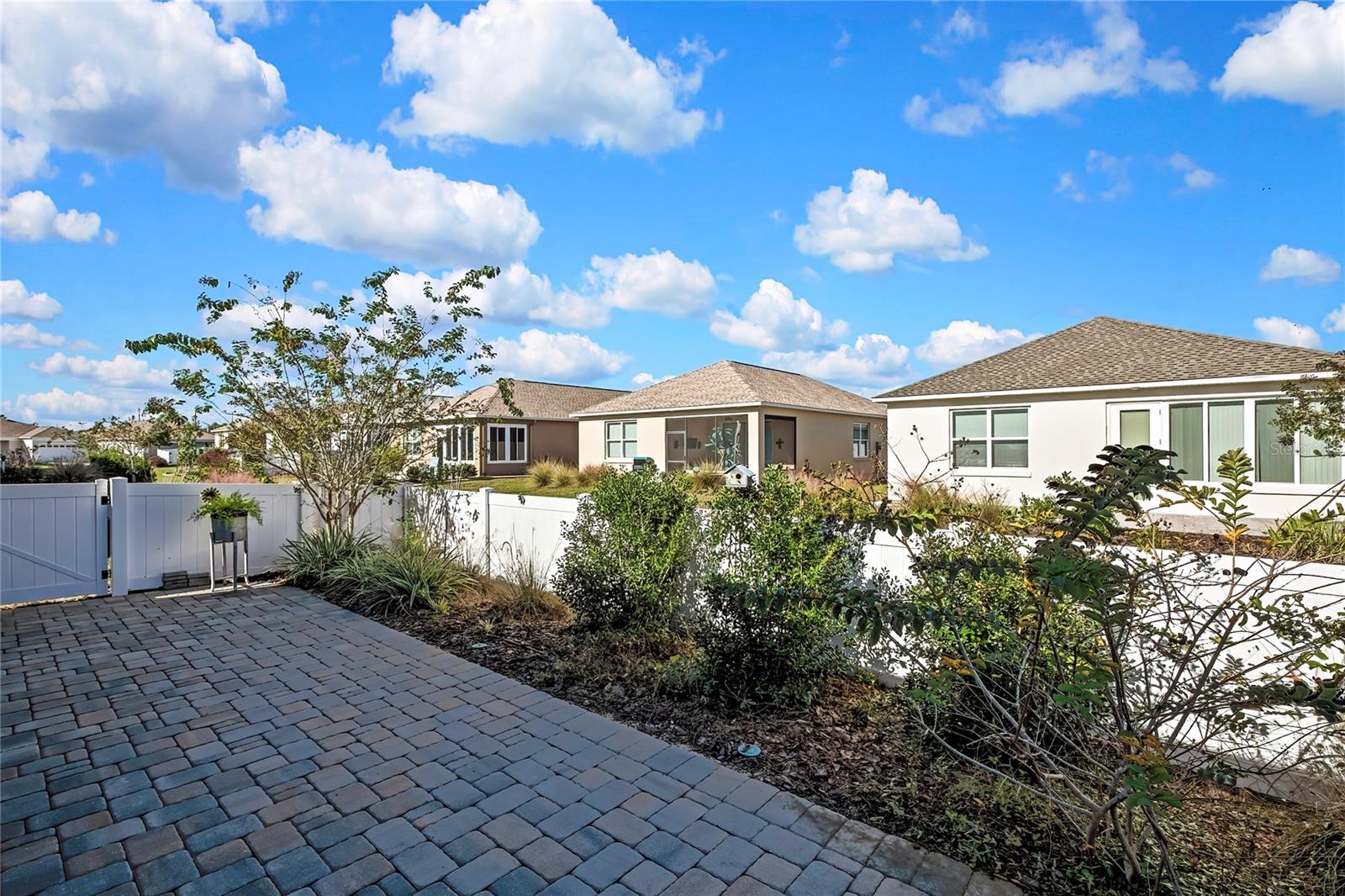 privacy fence - 9764 SW 100TH AVENUE RD, OCALA