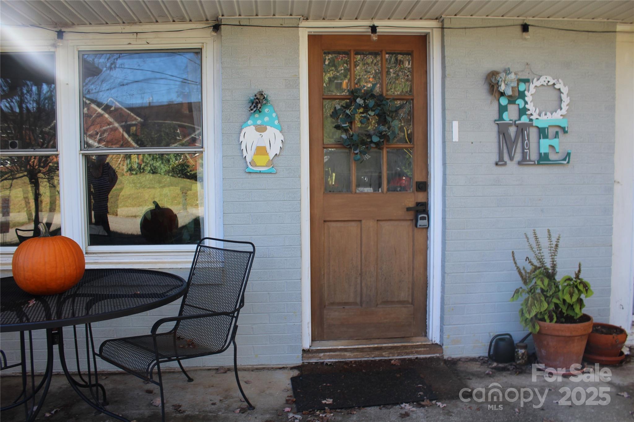 Single Family Residence at 107 N Matthews Street, Morganton, photo 2 of 32