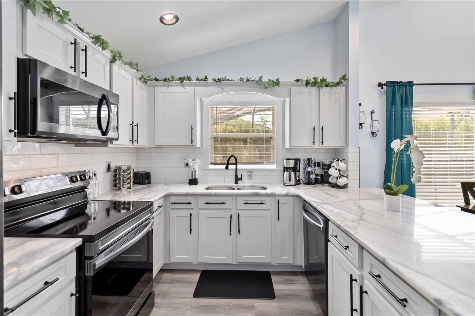 Single Family Residence at 205 HUMMINGBIRD PASS, DAVENPORT, photo 16 of 48