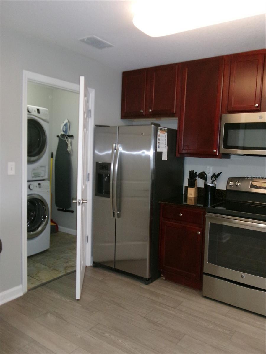 Fully equipped Kitchen with beautiful wood cabinets, stainless steel appliances and laundry room - 14501 GROVE RESORT AVE #1612, WINTER GARDEN