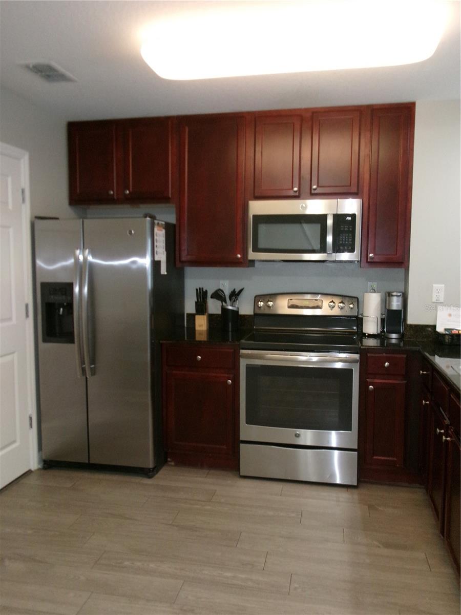 Beautiful and fully equipped kitchen - 14501 GROVE RESORT AVE #1612, WINTER GARDEN