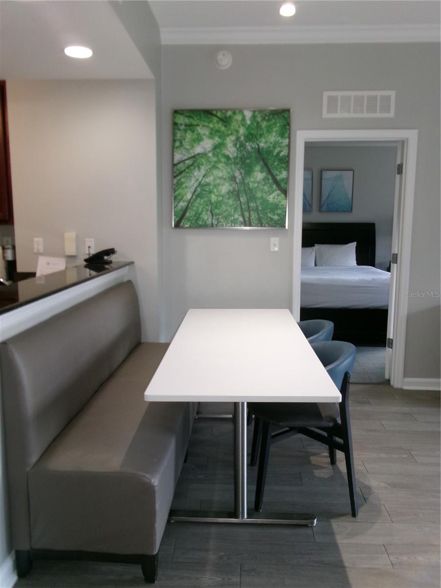 Room to eat and visit - 14501 GROVE RESORT AVE #1612, WINTER GARDEN
