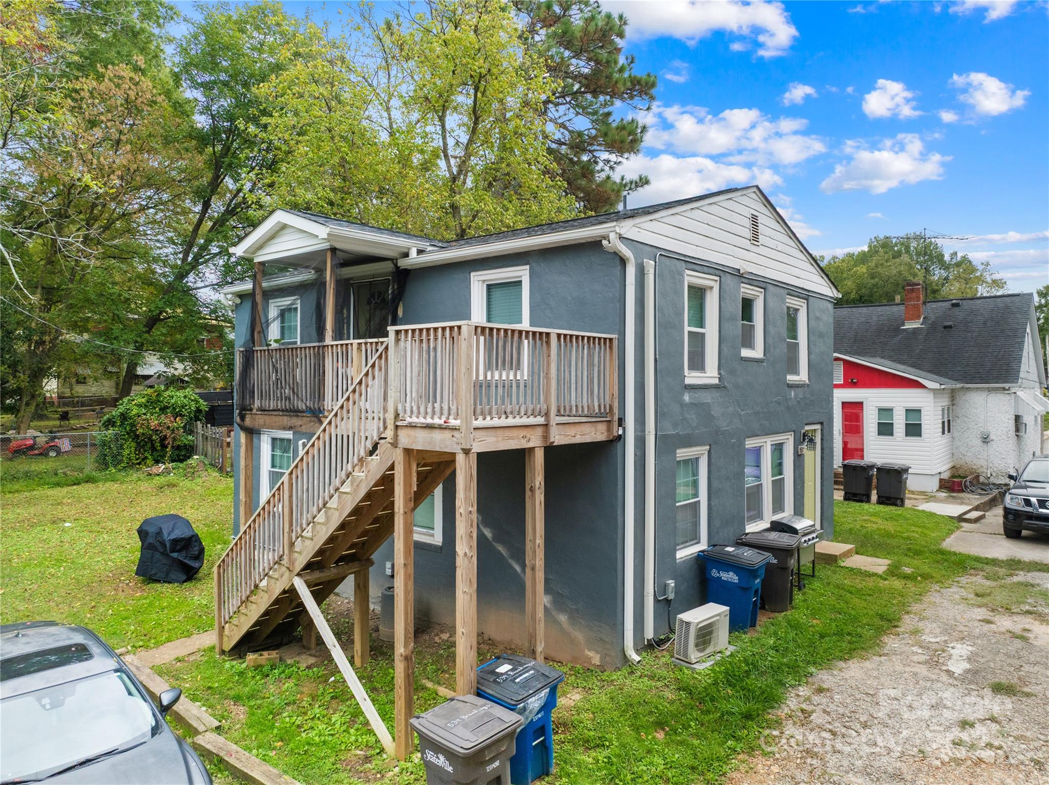 537 & 539 Broadway Court