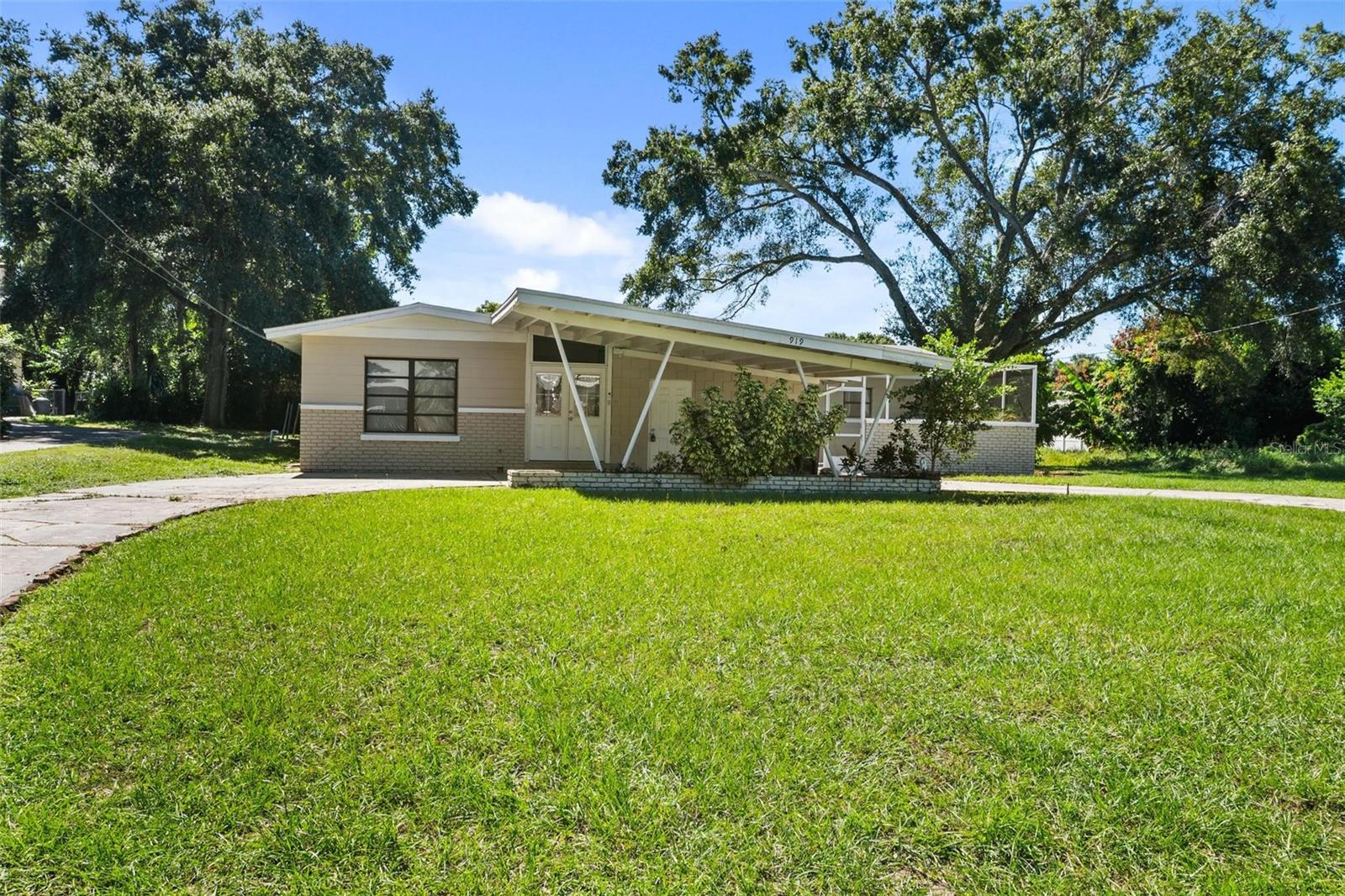 Single Family Residence at 919 AVENUE S SE, WINTER HAVEN, photo 31 of 36