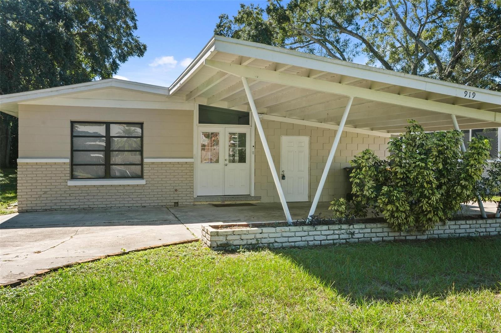 Single Family Residence at 919 AVENUE S SE, WINTER HAVEN, photo 32 of 36
