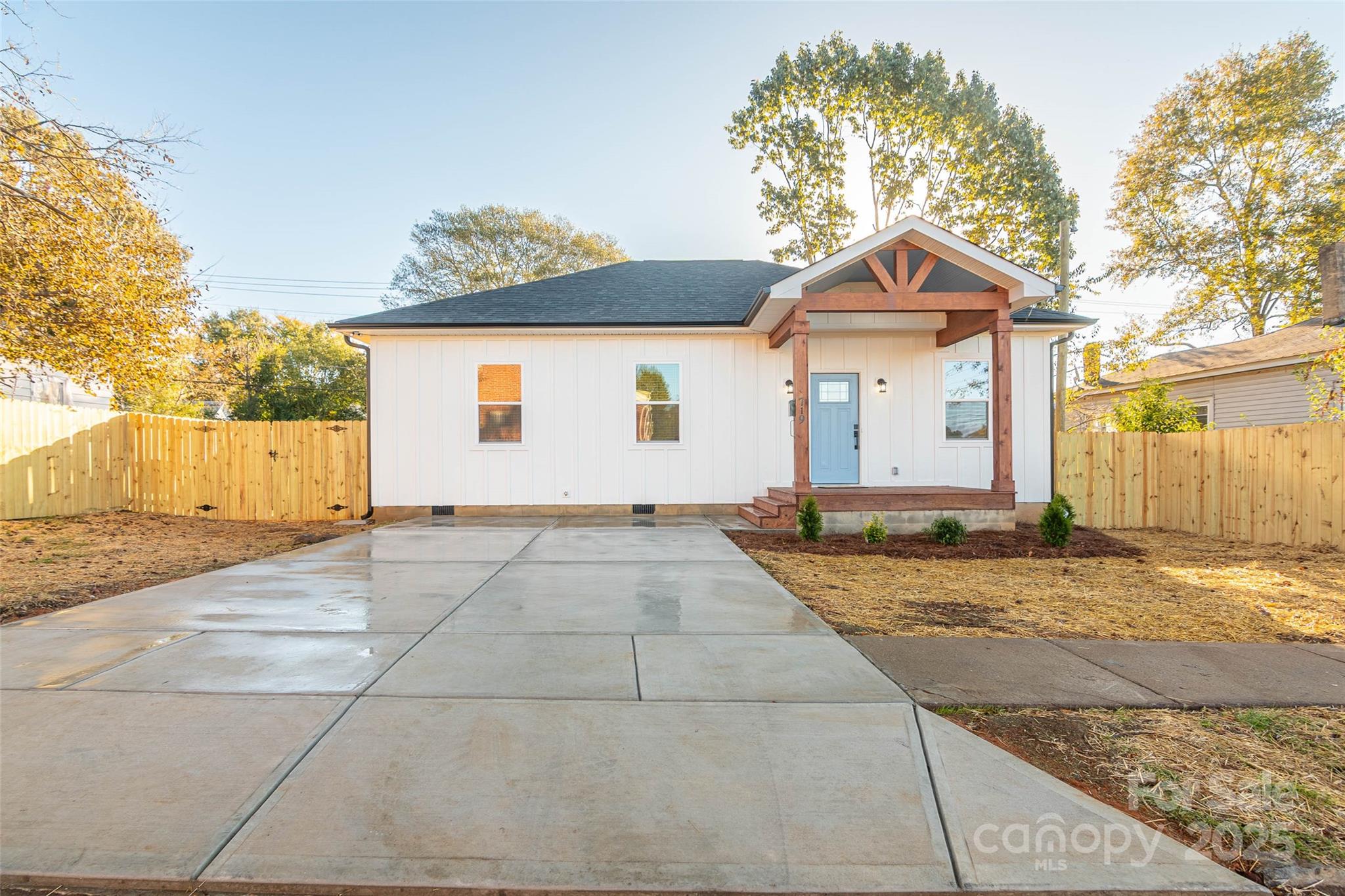 Single Family Residence at 719 Smith Street, Shelby, photo 3 of 30
