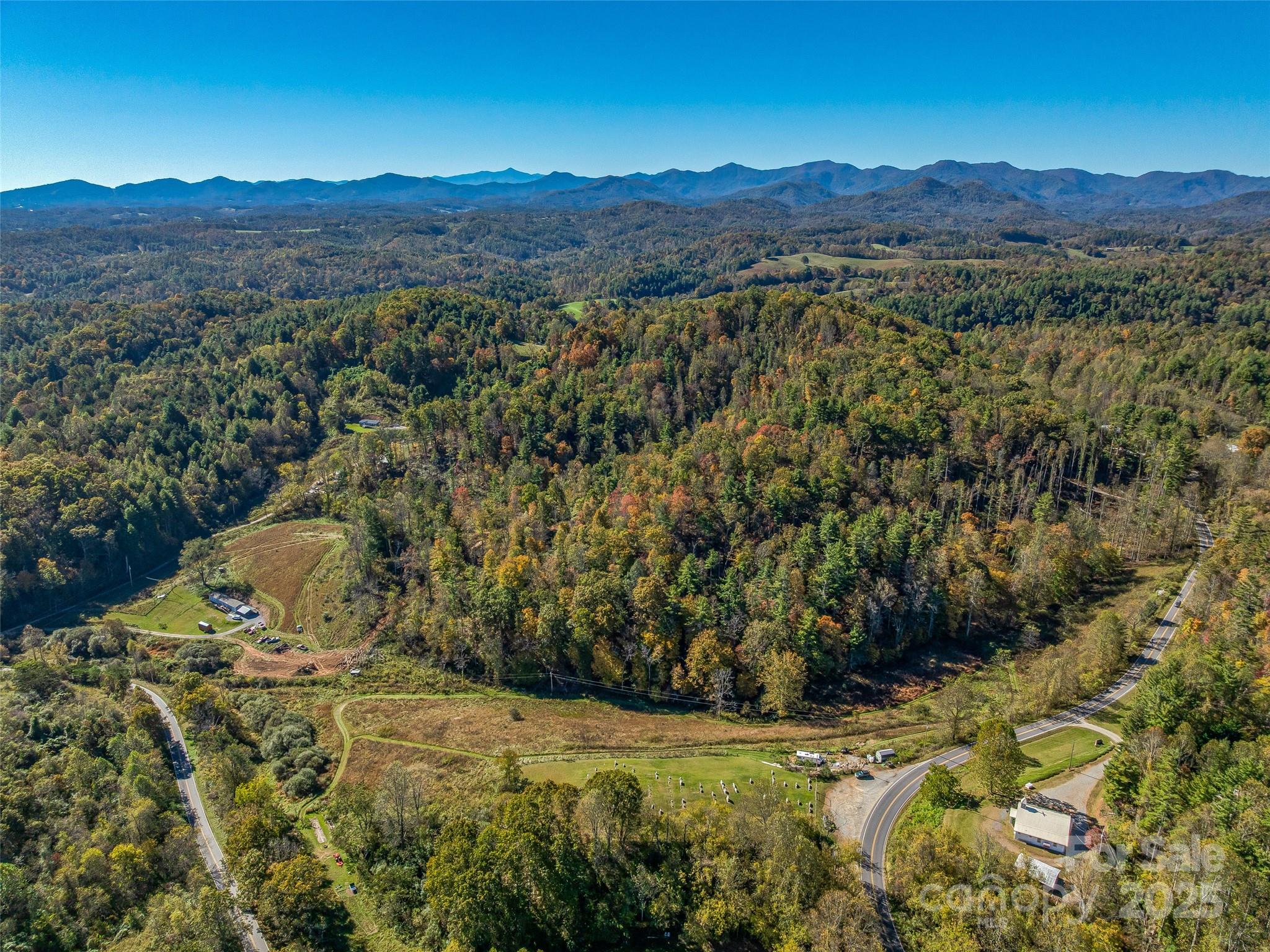 Live surrounded by mountains! - 99999 Meadows Town Road, Marshall
