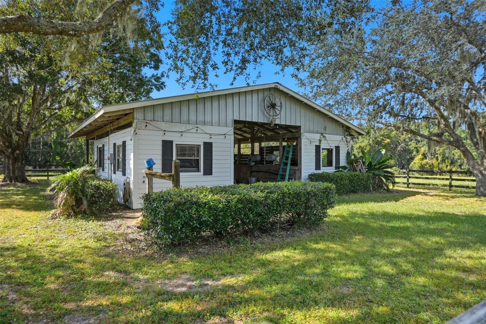 Barn - 23337 LAKE LINDSEY RD, BROOKSVILLE