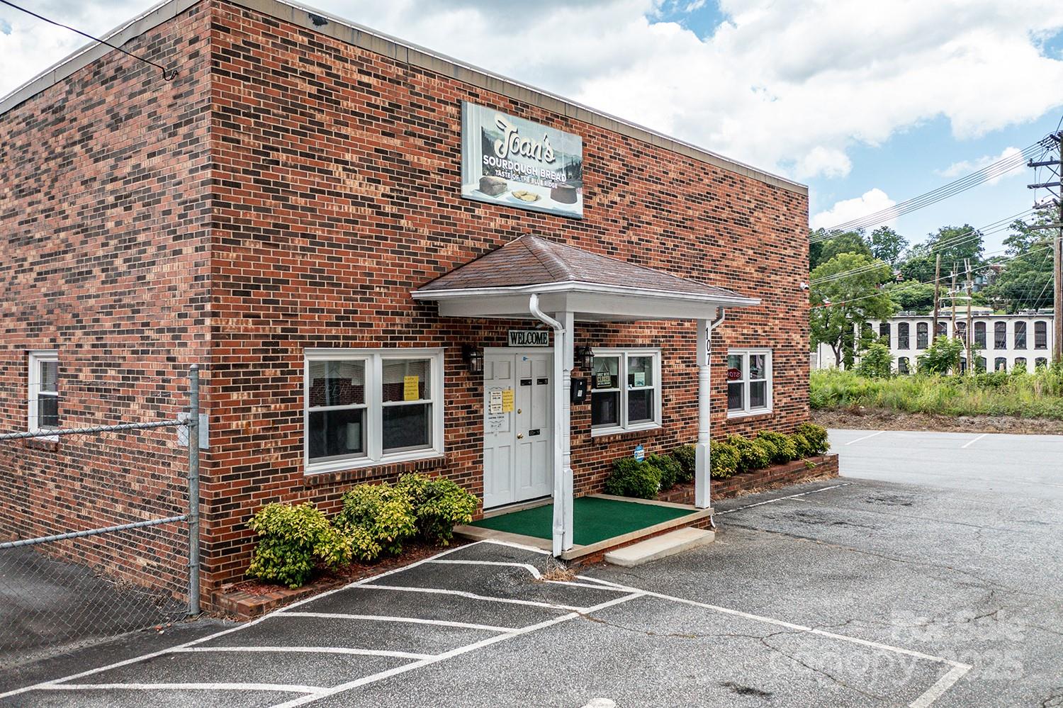 Food/Beverage at 107 Light Street, Lenoir, photo 4 of 35