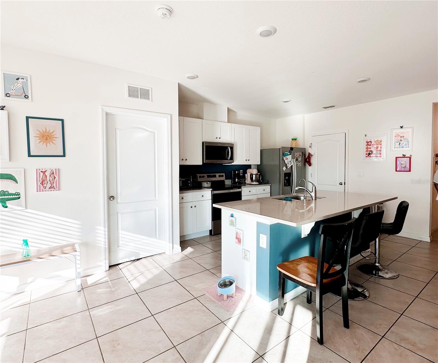 Single Family Residence at 1122 BRIMSTONE CIR, WINTER HAVEN, photo 4 of 17