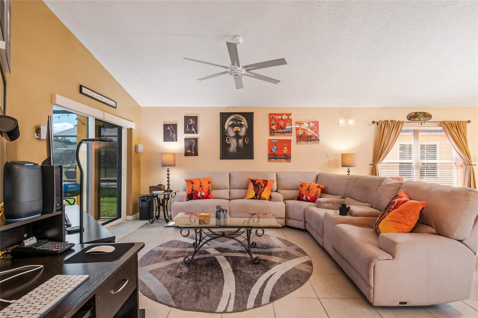 Living Room - 134 LANGHAM DR, DAVENPORT