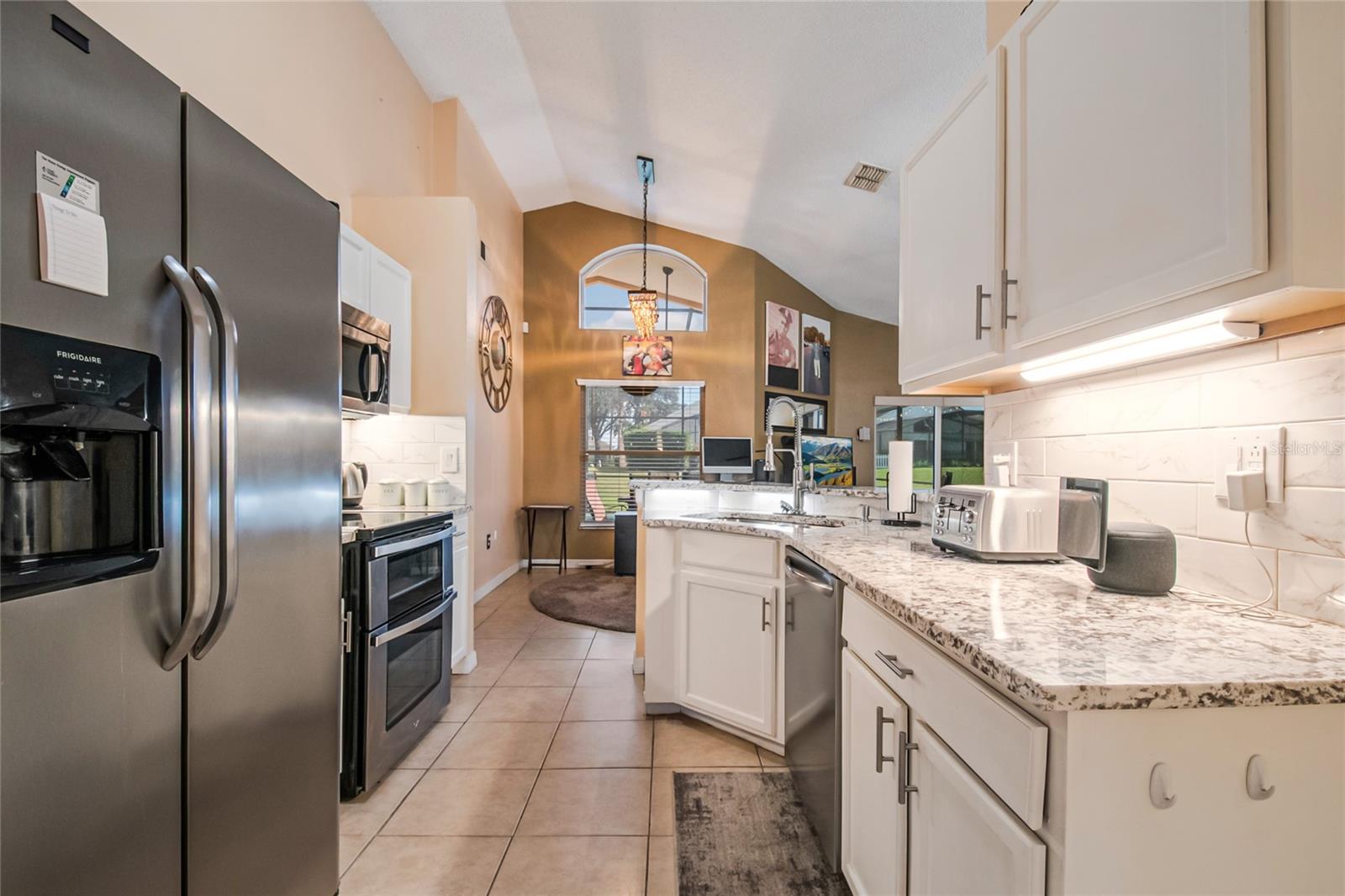 Kitchen - 134 LANGHAM DR, DAVENPORT