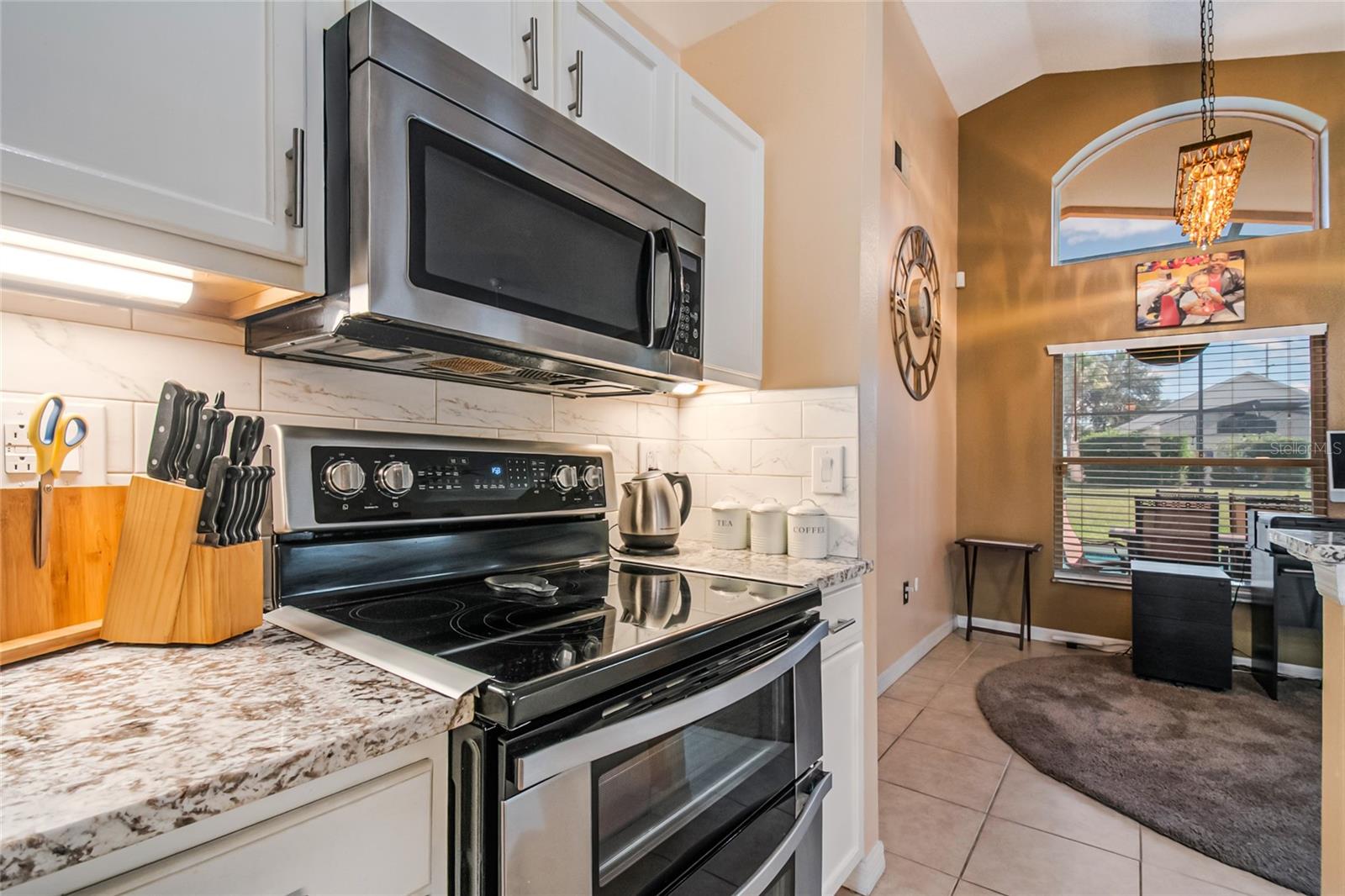 Kitchen - 134 LANGHAM DR, DAVENPORT