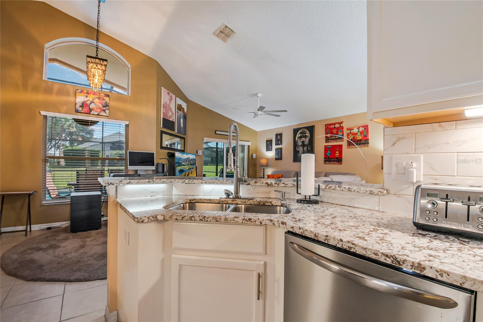 Kitchen - 134 LANGHAM DR, DAVENPORT
